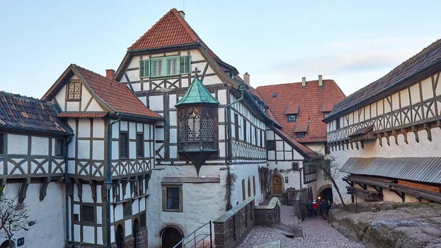Wartburg Erster Burghof - Blick zum Torhaus