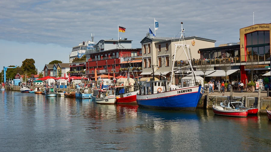 Hafenansichten von Warnemünde