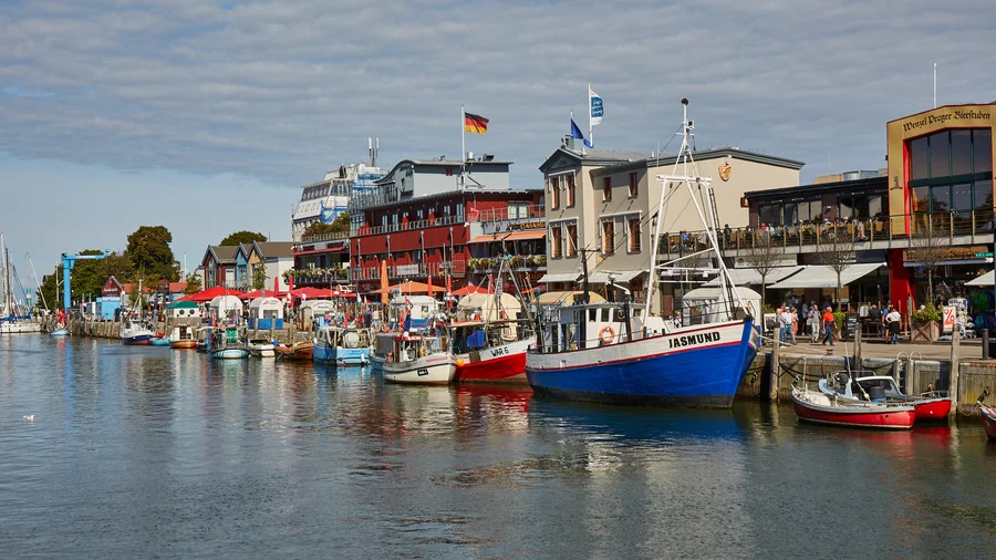 Hafenansichten von Warnemünde